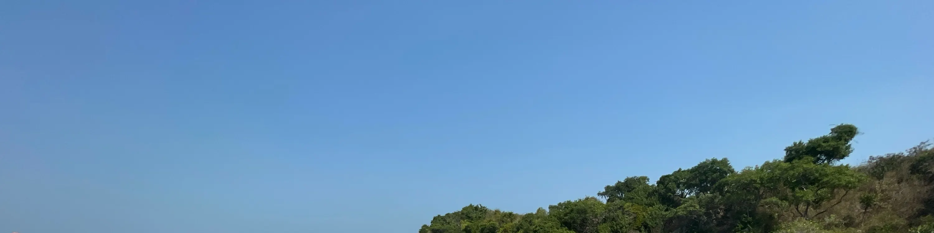 5人一组，乘坐快艇