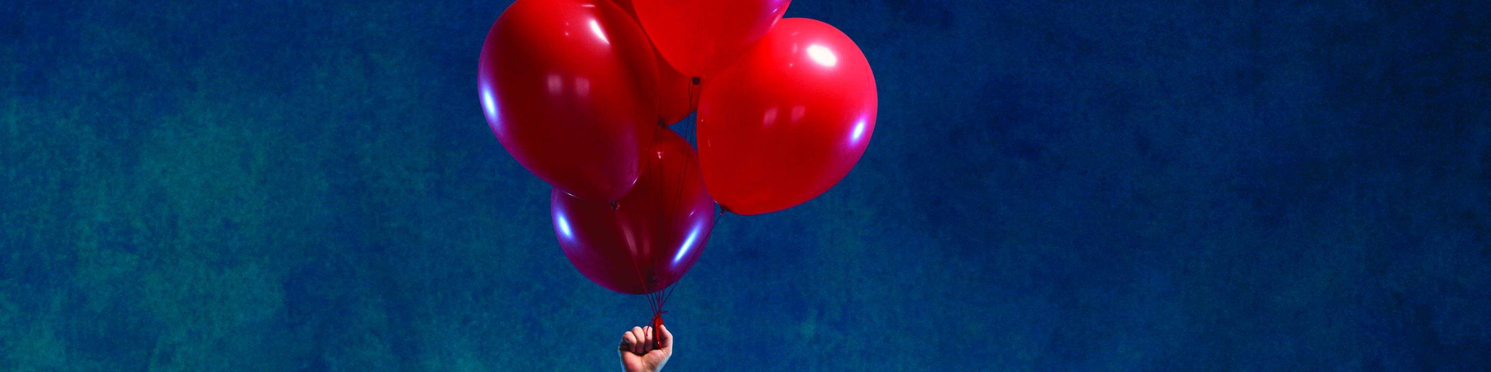 与 Bab 一起飞向天空，她将带你进入 Mystere 的创意思维