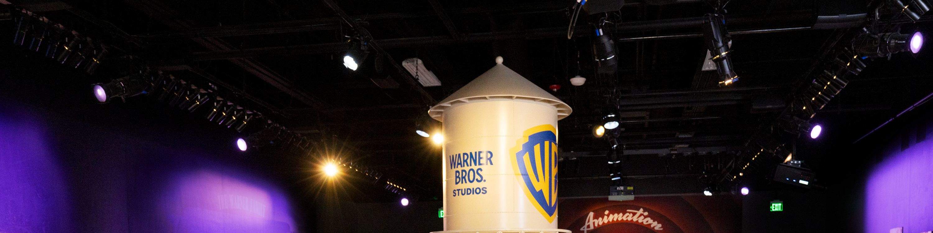 Прогуляйтесь по культовым декорациям натурной площадки в бутике Friends, 