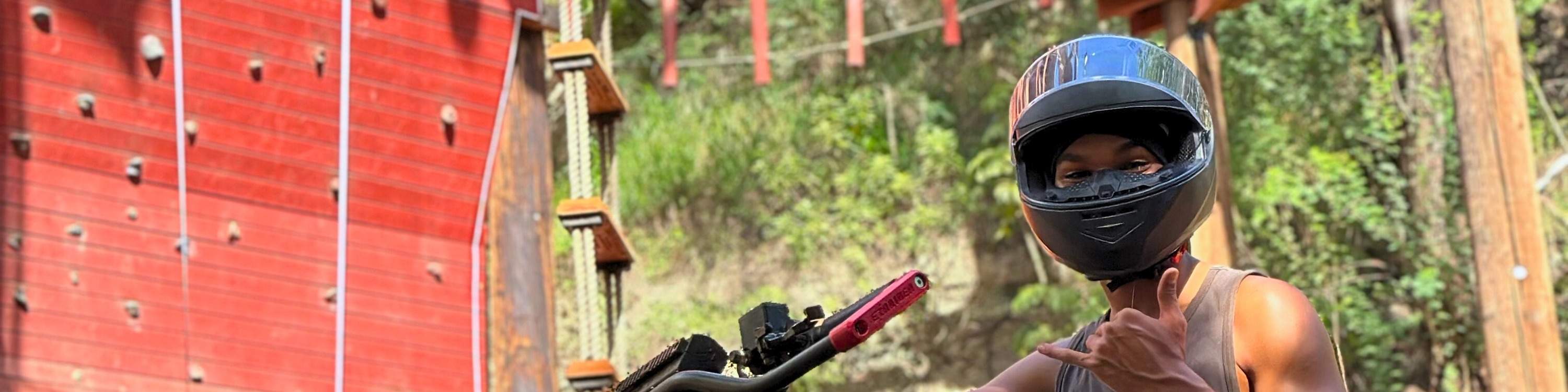 在这个独一无二的全地形车探险之旅中，尽情玩泥巴、放声大笑，留下难忘的回忆。