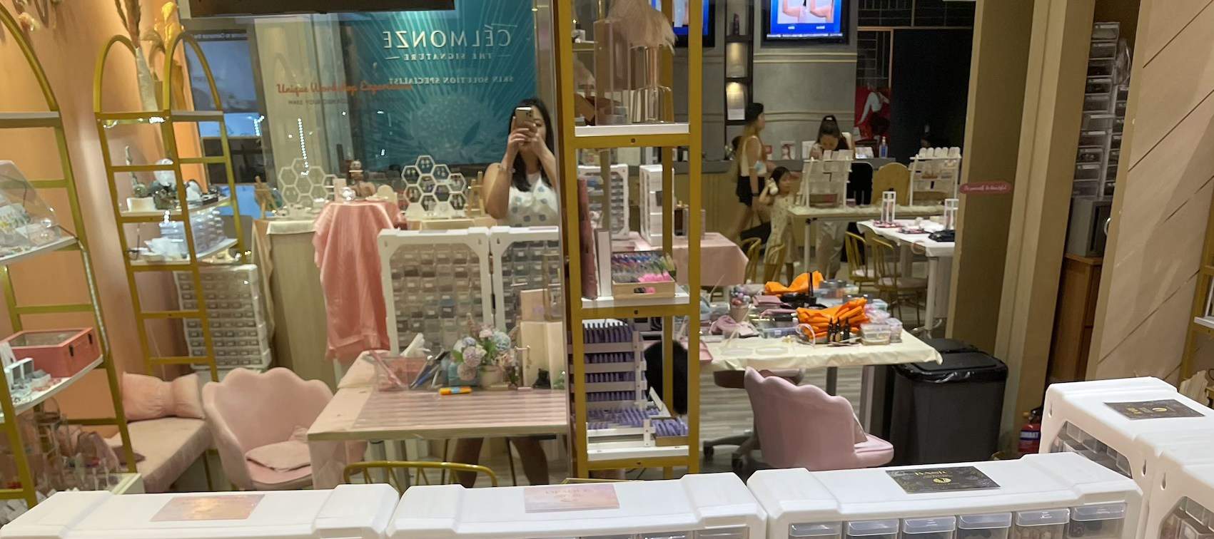 Jelajahi lebih dari 2.000 jenis permata berbeda dalam berbagai ukuran