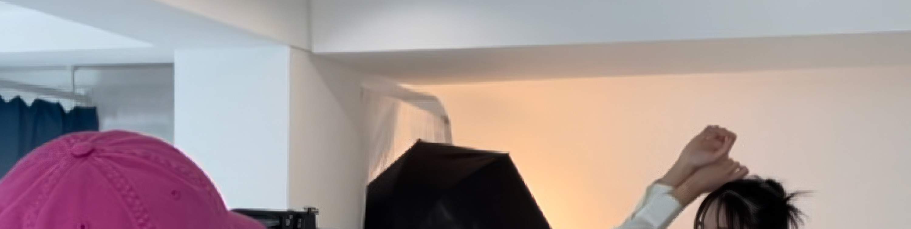 Sesi fotografi profesional: Kami meneruskan sesi fotografi bersama jurugambar profesional di studio.