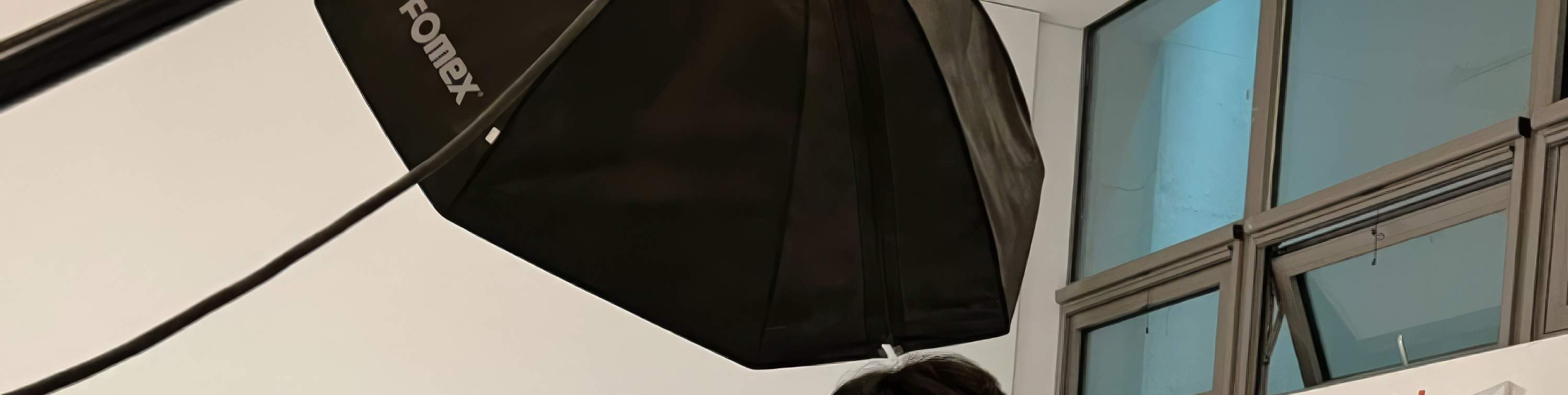 Sesi fotografi profesional: Kami meneruskan sesi fotografi bersama jurugambar profesional di studio