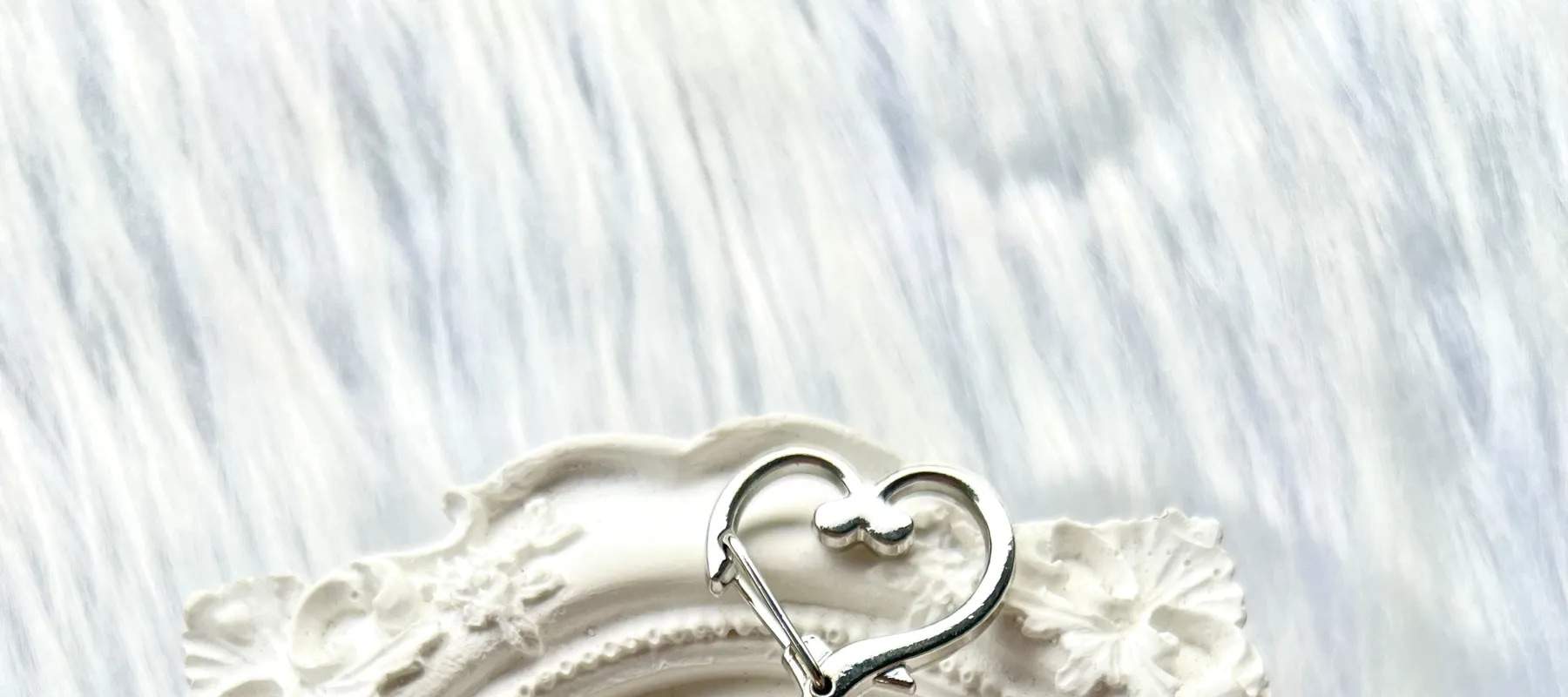 Atelier d'accessoires en pierres précieuses par Floral Knots