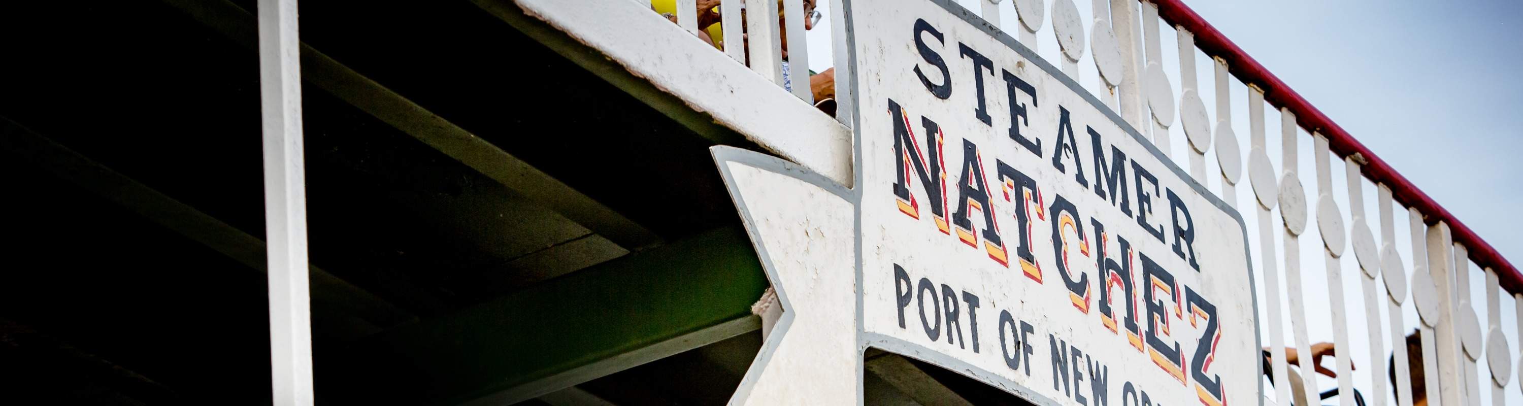 뉴올리언스의 정취를 담은 멋진 풍경과 라이브 재즈 음악을 만나보세요.