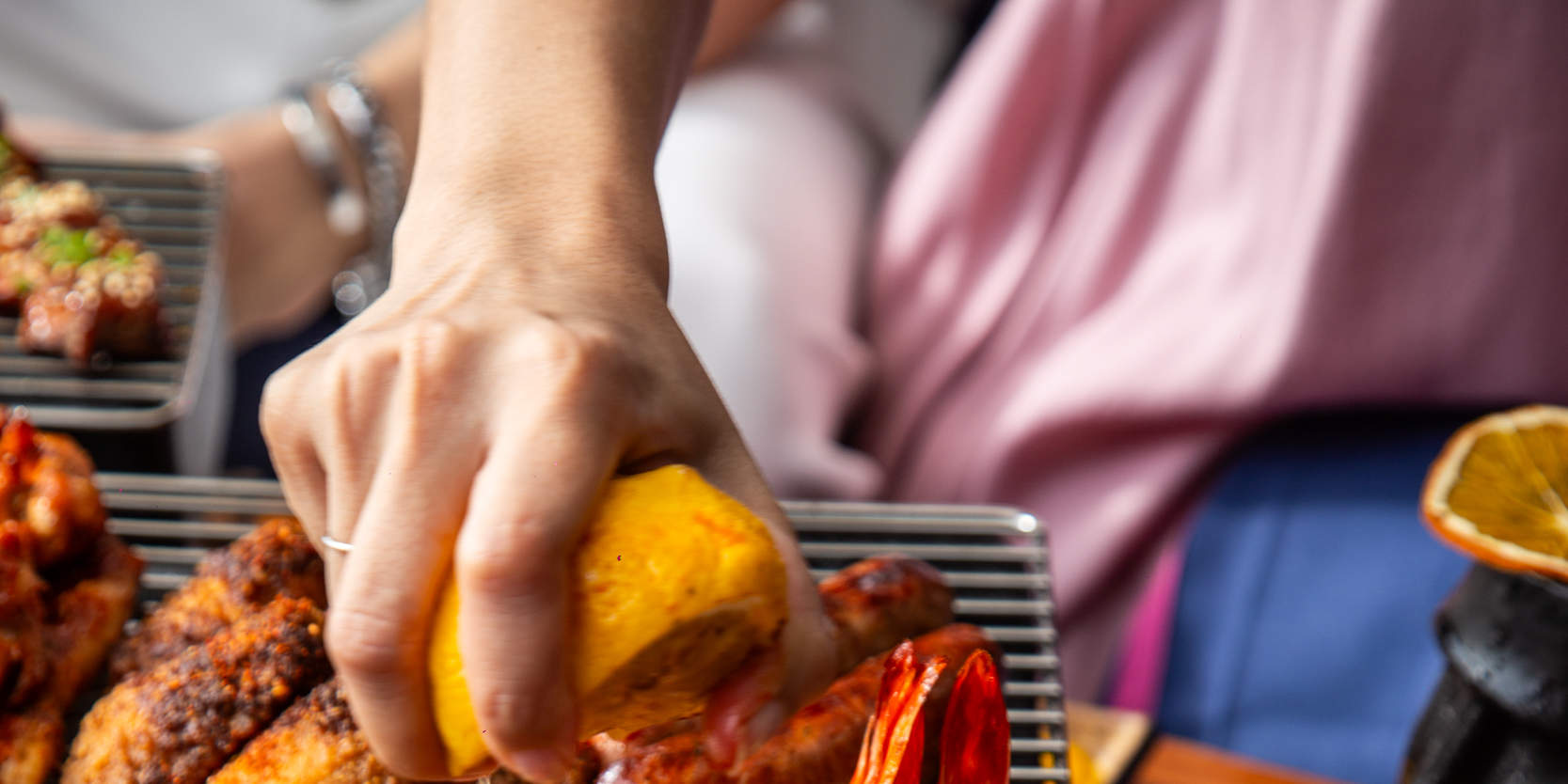 อะโบฟ อีเลฟเว่น รูฟท็อป บาร์ แอนด์ เรสเตอรองท์