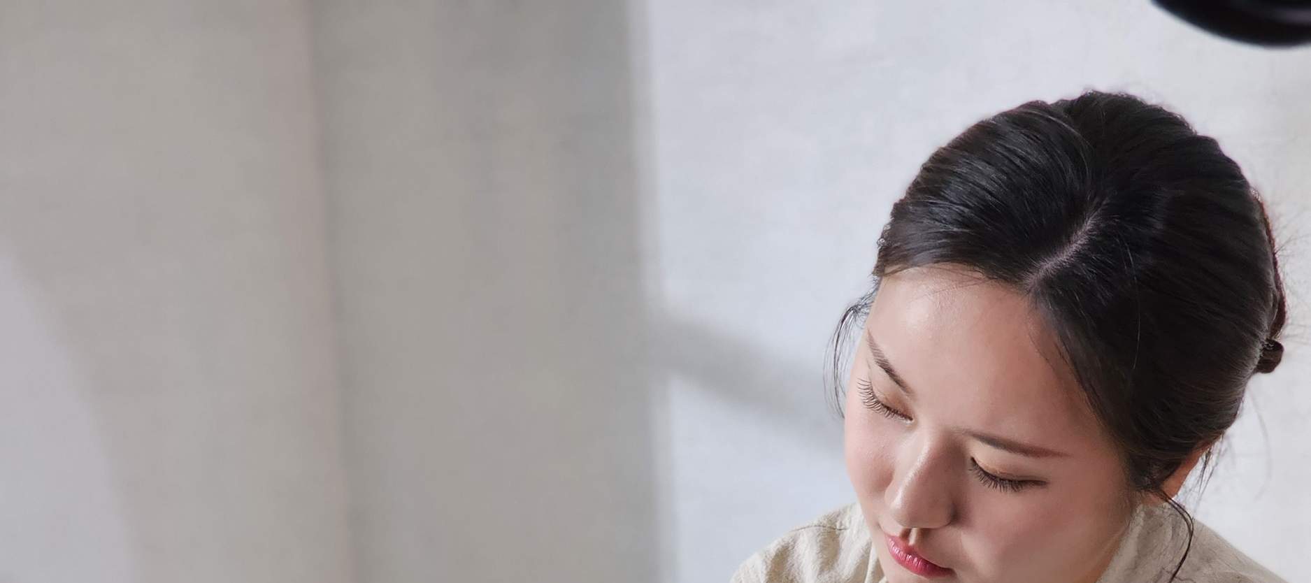 천연 허브와 시트러스 아로마가 감각을 깨워 상쾌하고 편안한 스파 경험을 선사합니다.