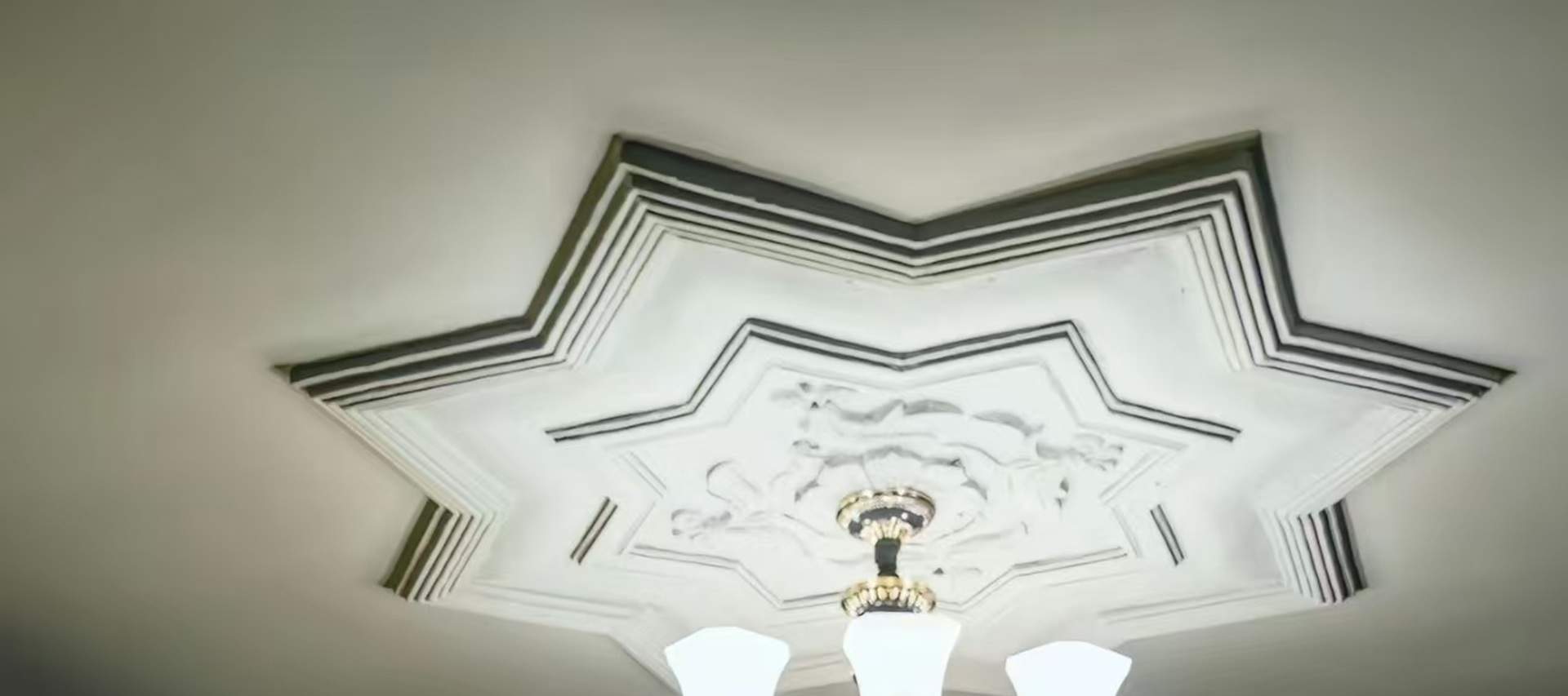 The former residence of Zhang Xueliang was also an important place for social culture in Tianjin during the Republic of China. At that time, military and political figures and wealthy businessmen in Tianjin often gathered here to discuss current affairs a