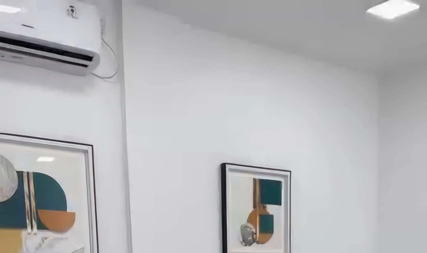 Komfortabler Behandlungsraum, gemütliche Stühle und professionelle Betreuung