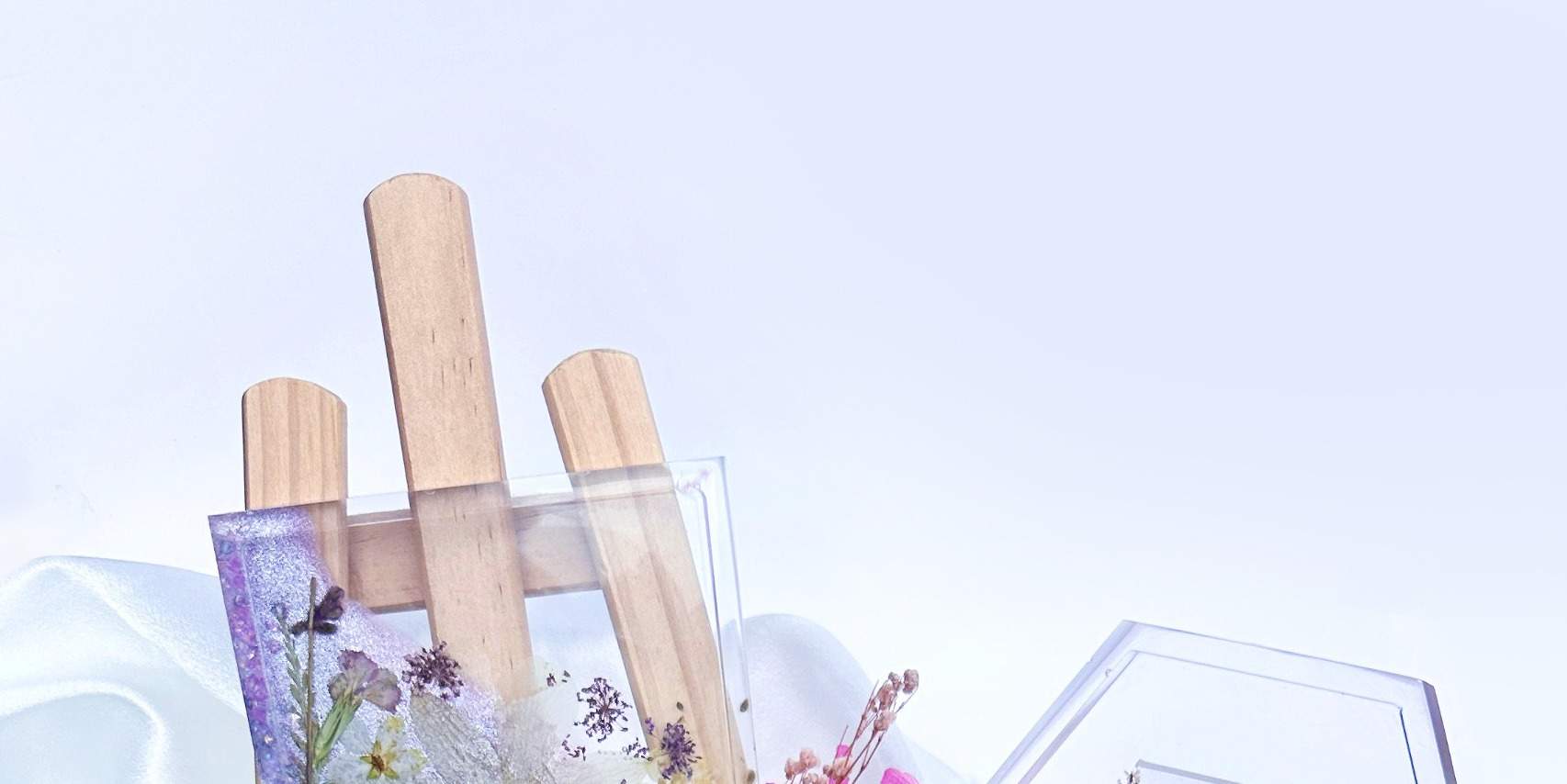 Мастер-класс по созданию подставок из эпоксидной смолы с цветами от Floral Knots в Orchard Gateway