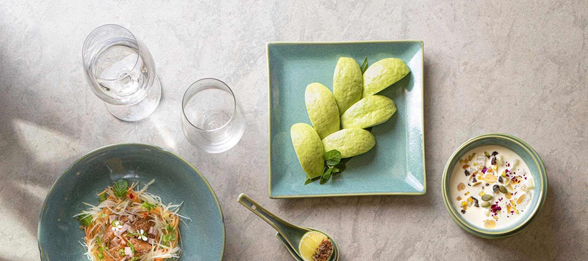 오크우드 하롱에서 즐기는 정통 베트남 & 웨스턴 세트 메뉴