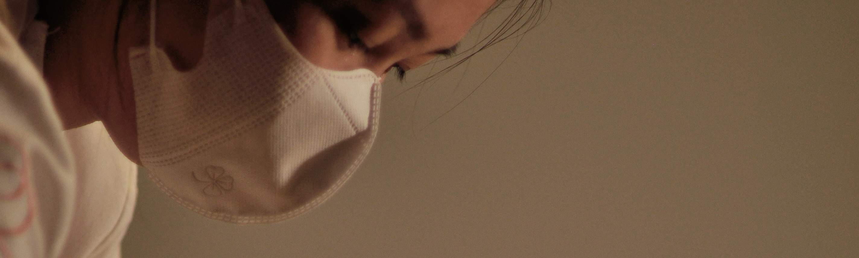 Offrez-vous un moment de détente avec notre massage des pieds signature dans notre boutique à l'atmosphère paisible. Ce soin thérapeutique combine des techniques de pression expertes à nos huiles véganes de première qualité pour revitaliser les pieds et l