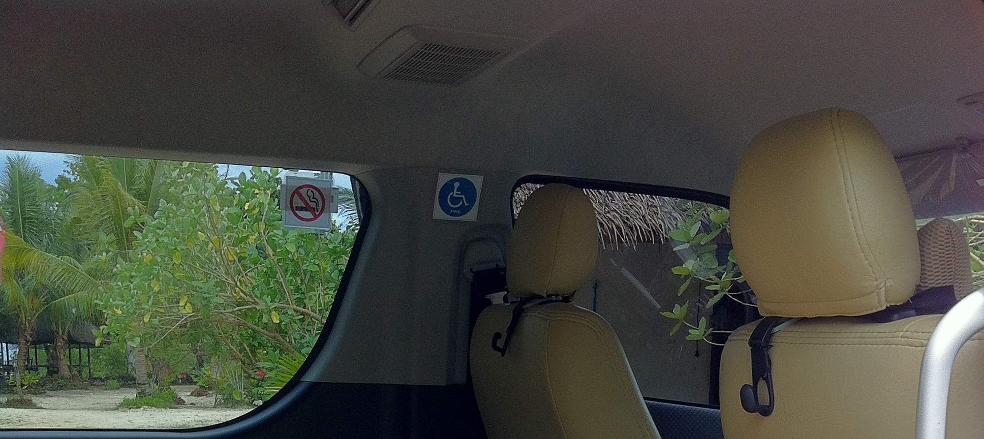 transportasi van interior antara El Nido ke Puerto Princesa