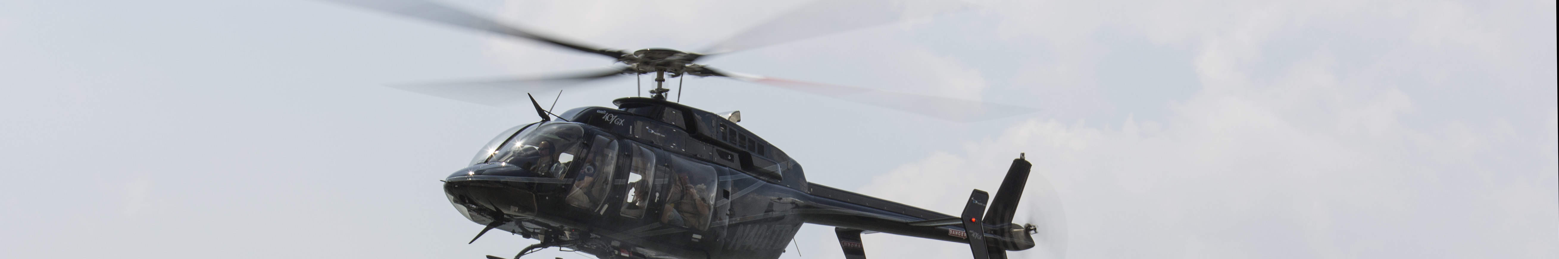 Osserva gli elicotteri decollare dal trafficato eliporto di Downtown Manhattan per viste mozzafiato