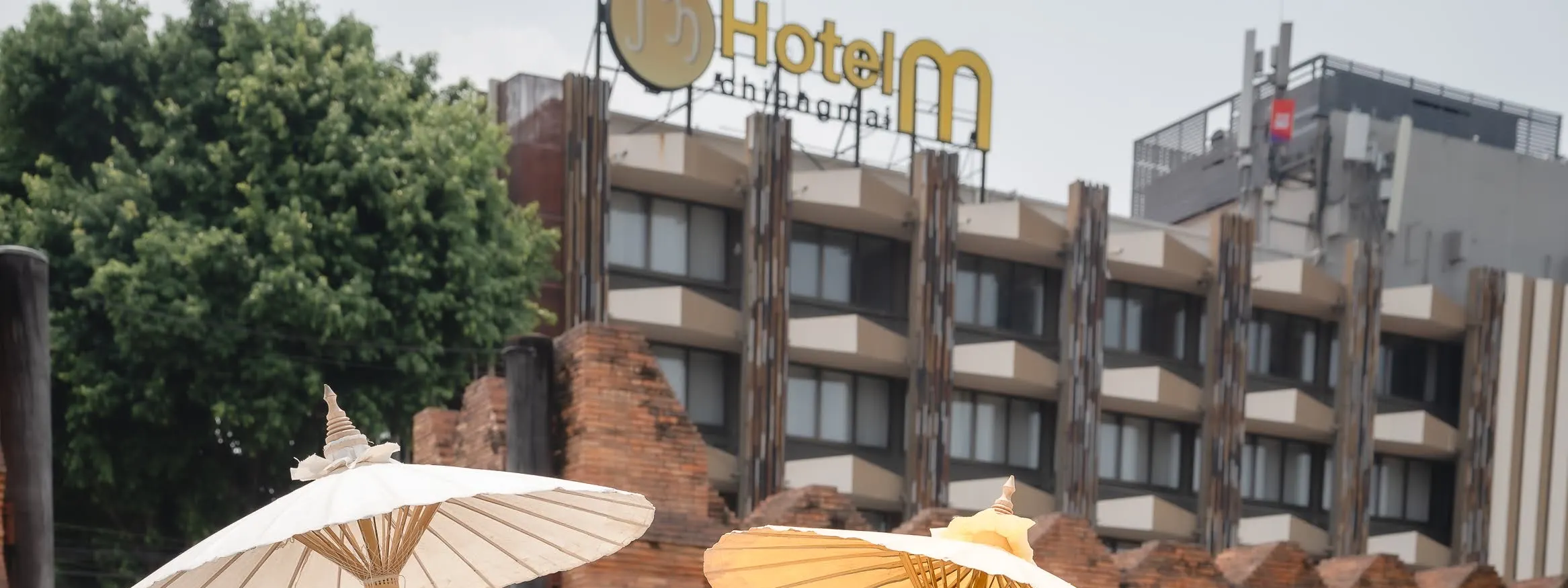 泰式礼服租赁以及老式敞篷车