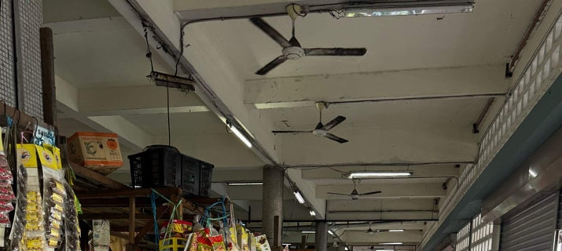 Visita il mercato per acquistare gli ingredienti alimentari