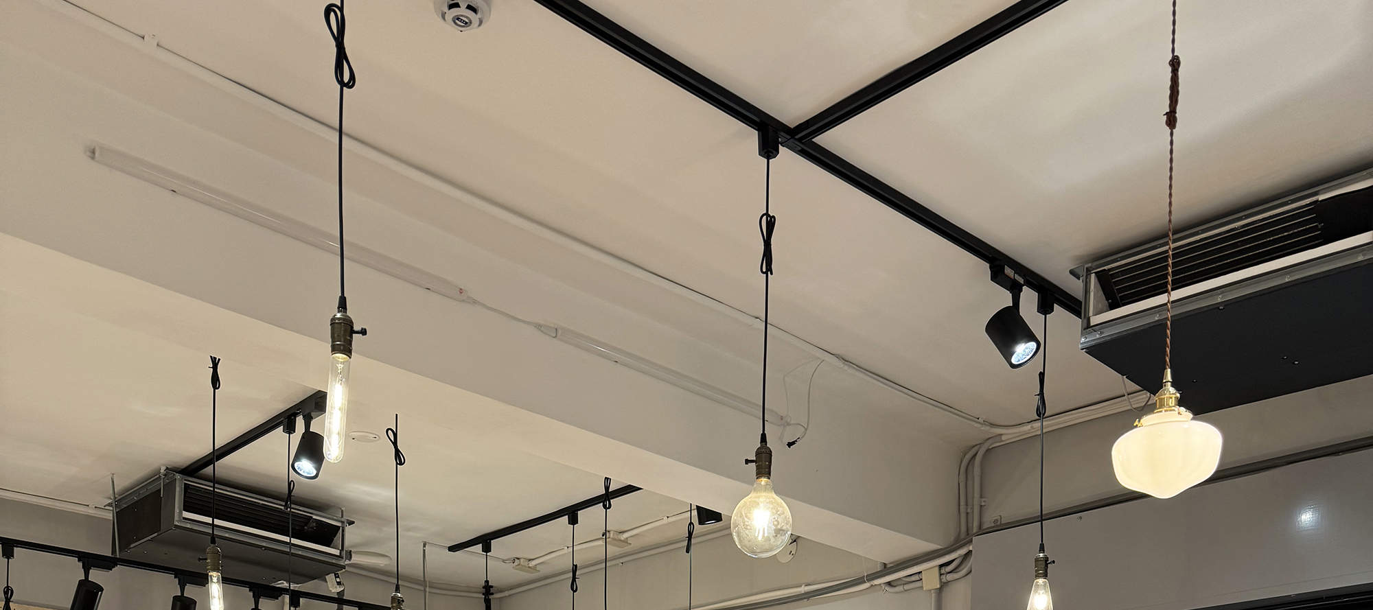 Ambiente de estudio, espacio amplio y techos altos