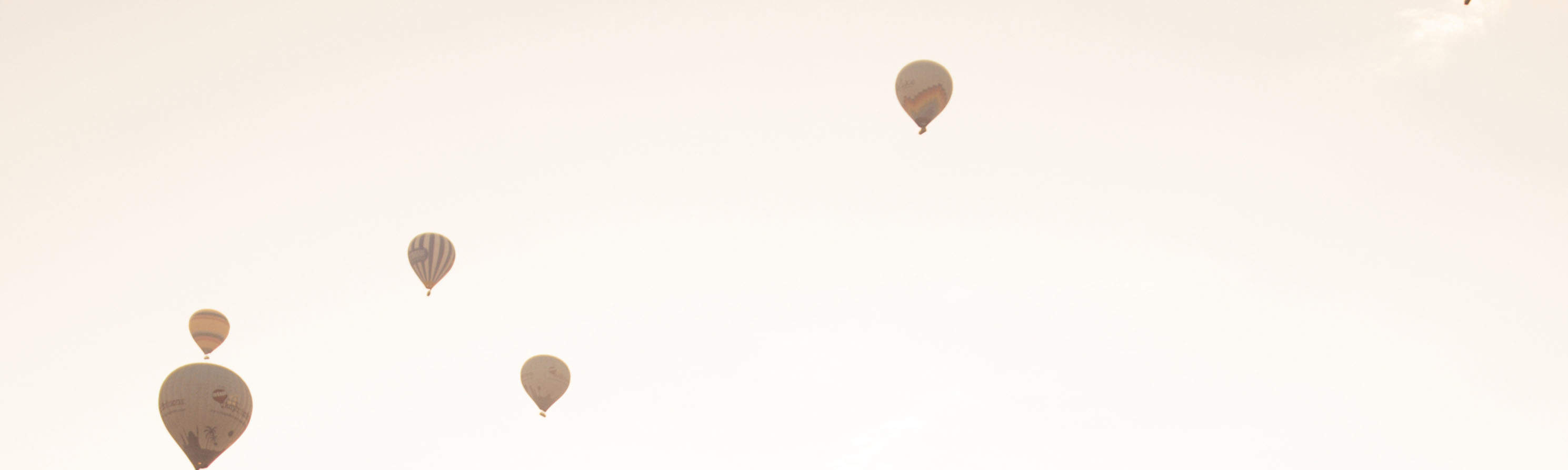 Trải Nghiệm Chụp Ảnh Riêng với Váy Tung Bay ở Cappadocia