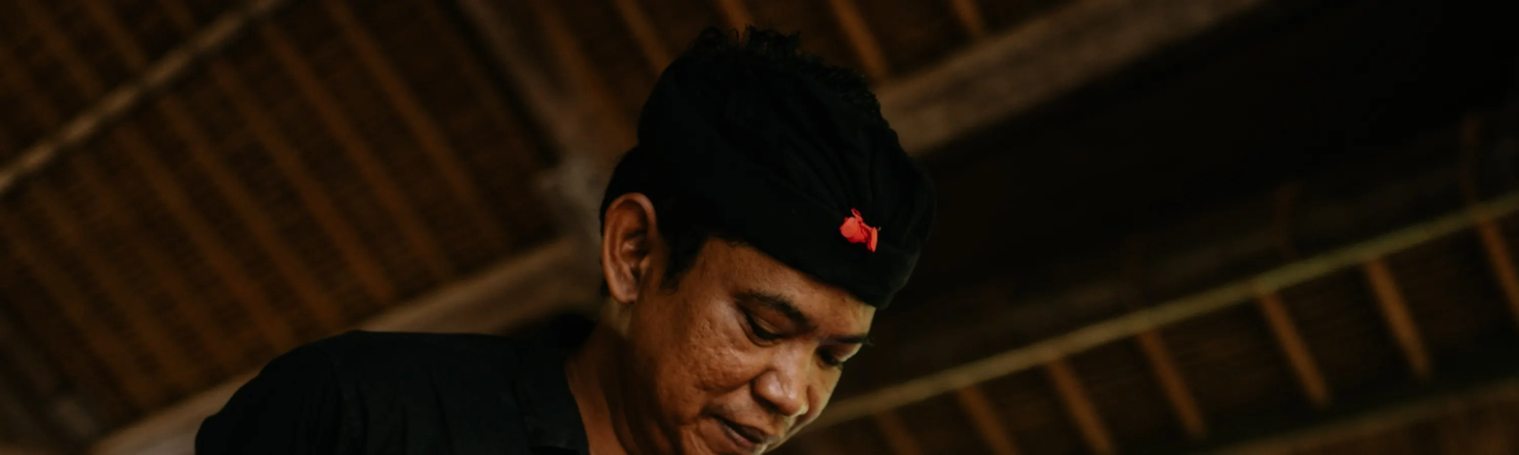 参加私人瑜伽课程，使用颂钵进行变革性声音治疗，沉浸在宁静之中，这些都包含在我们的“疗愈一日”套餐中。这种正念运动和舒缓振动的和谐融合将使您的身体恢复活力，让您平静下来