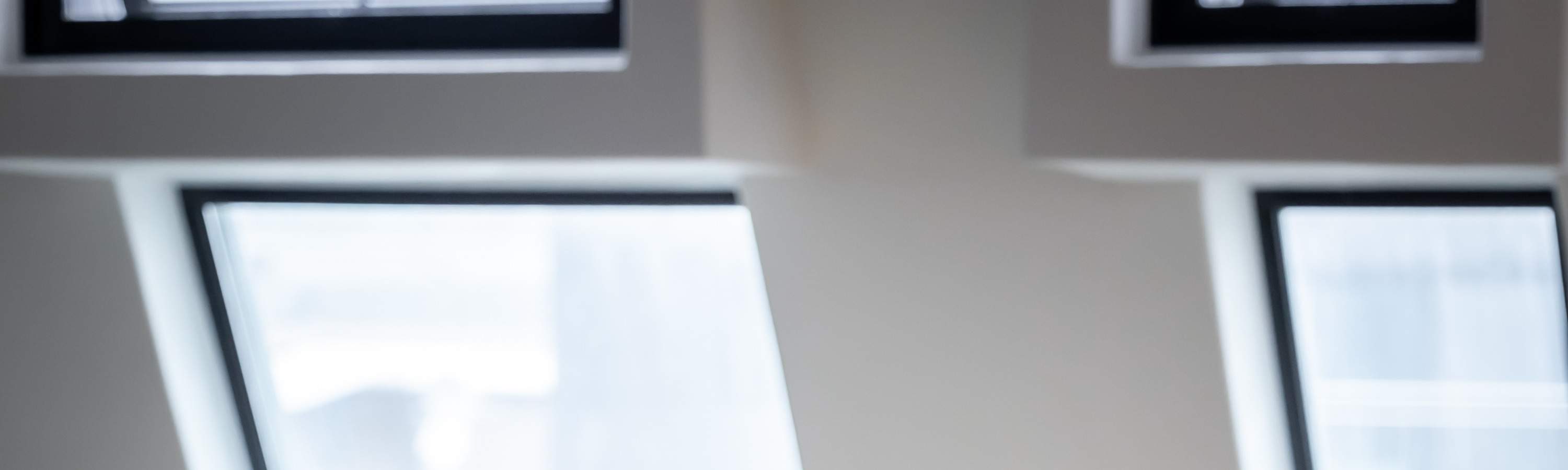 orang yang melakukan yoga