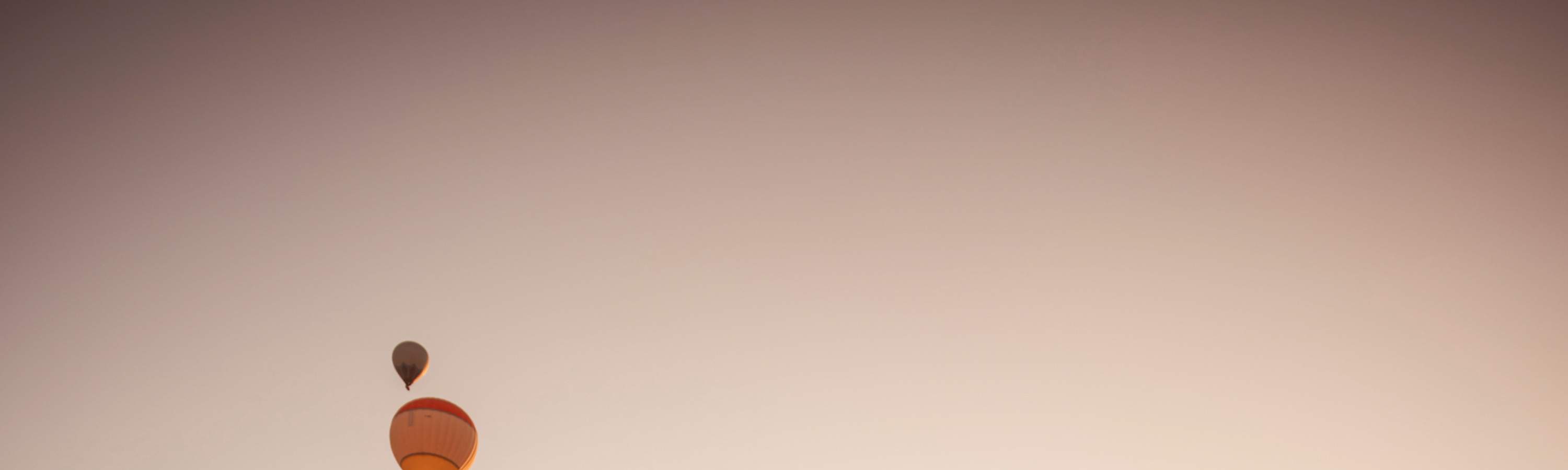 簡約線條與緞面光澤，淬鍊出更耀眼的恆久之美