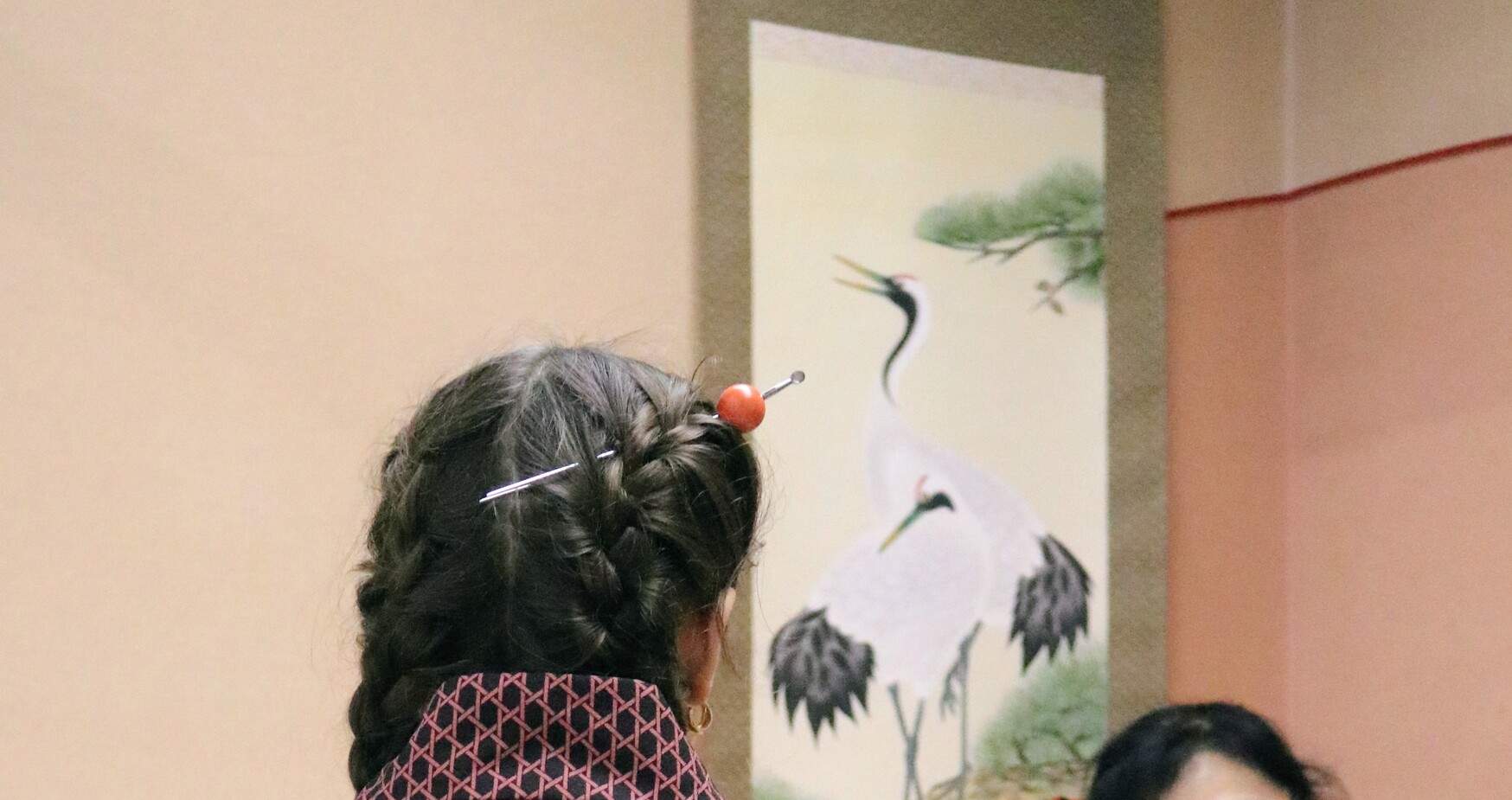 such as tea ceremony, flower arrangement, Japanese dance, koto music, and shamisen, enhancing the movements and atmosphere of these activities.