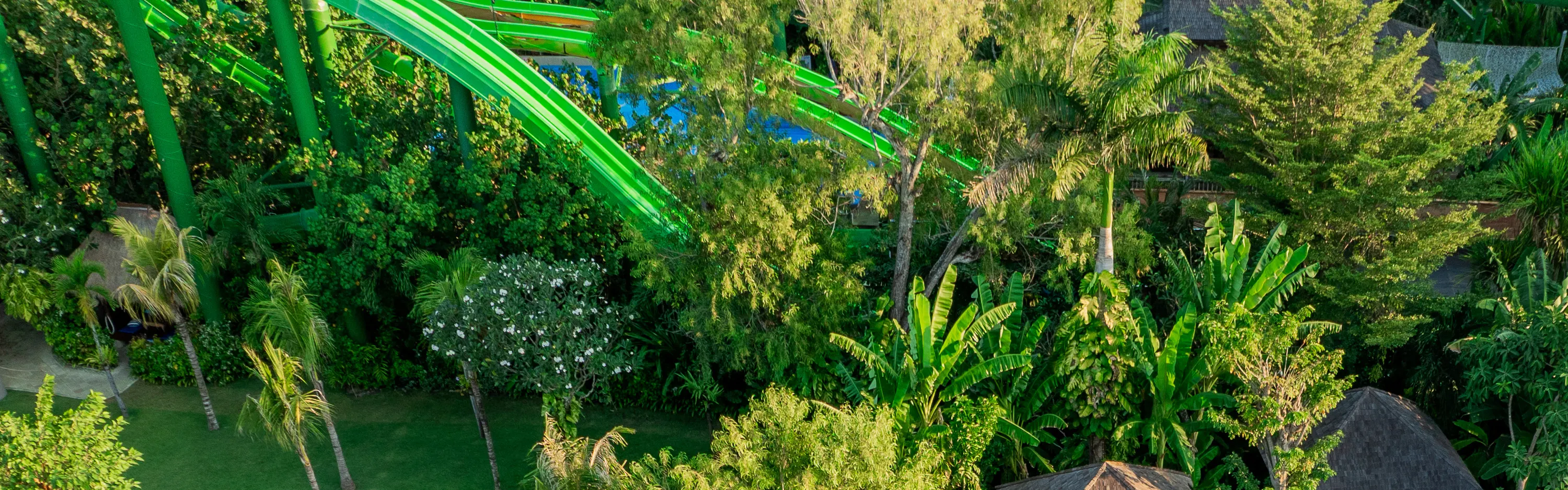 绿洲泻湖泳池