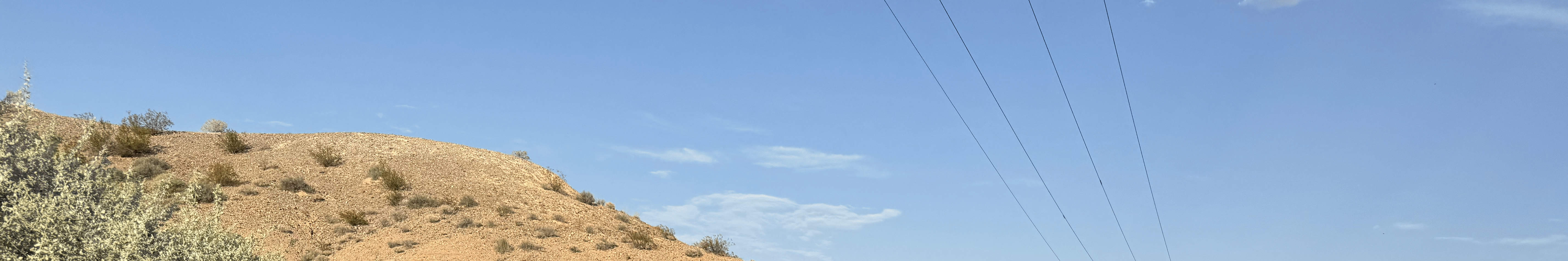 สำรวจทัศนียภาพทะเลทรายอันสวยงามบนหลังม้าในช่วงเวลาพระอาทิตย์ตกดินสุดตระการตา พร้อมรับประทานอาหารค่ำสไตล์ Wild West ในลาสเวกัส