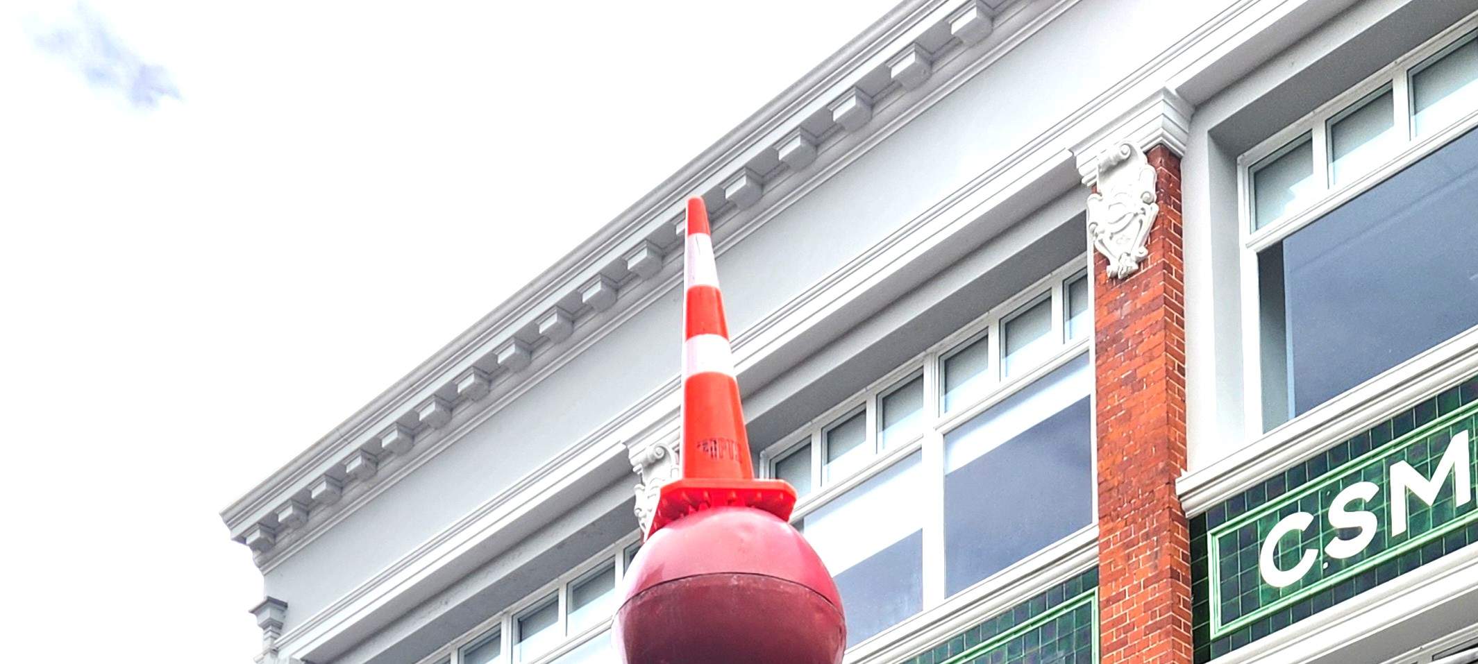 ユニークなバケツ噴水