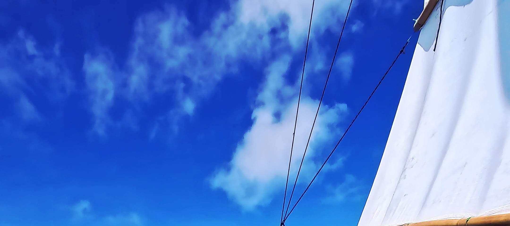 Небольшой групповой тур, без толпы, внимательное обслуживание фотографа, что делает впечатление более свободным.