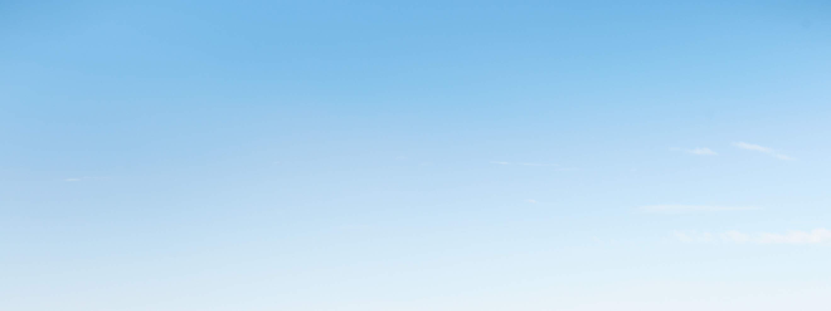 cielo azul y tierra verde con luge