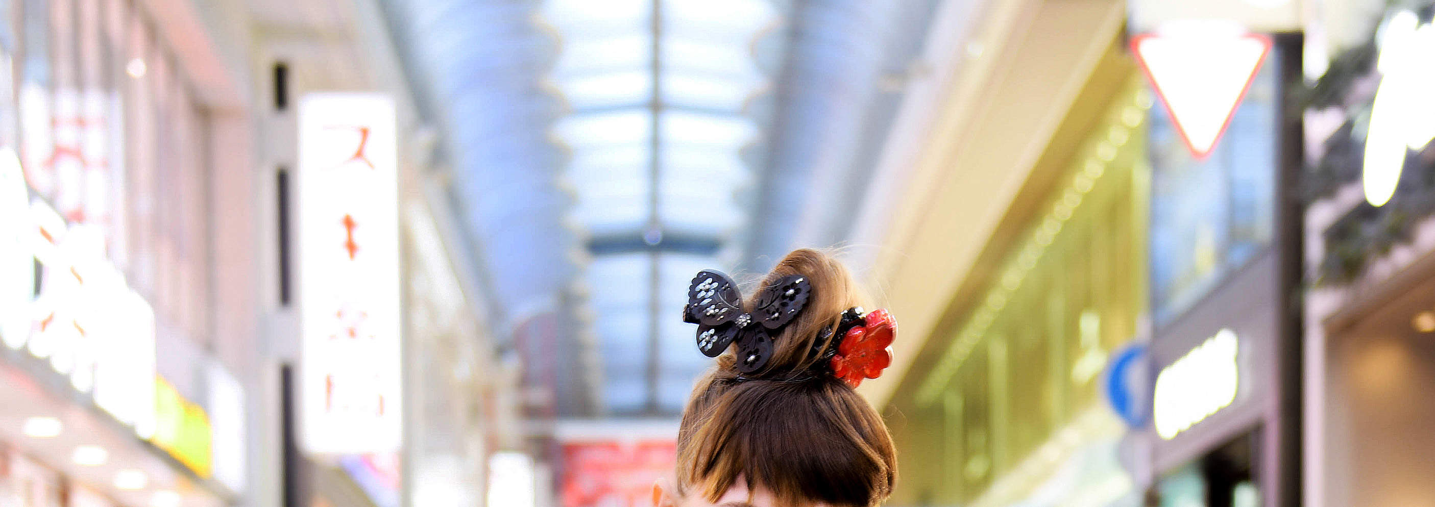 Вы наденете кимоно, и вас сфотографируют в студии или на открытом воздухе.