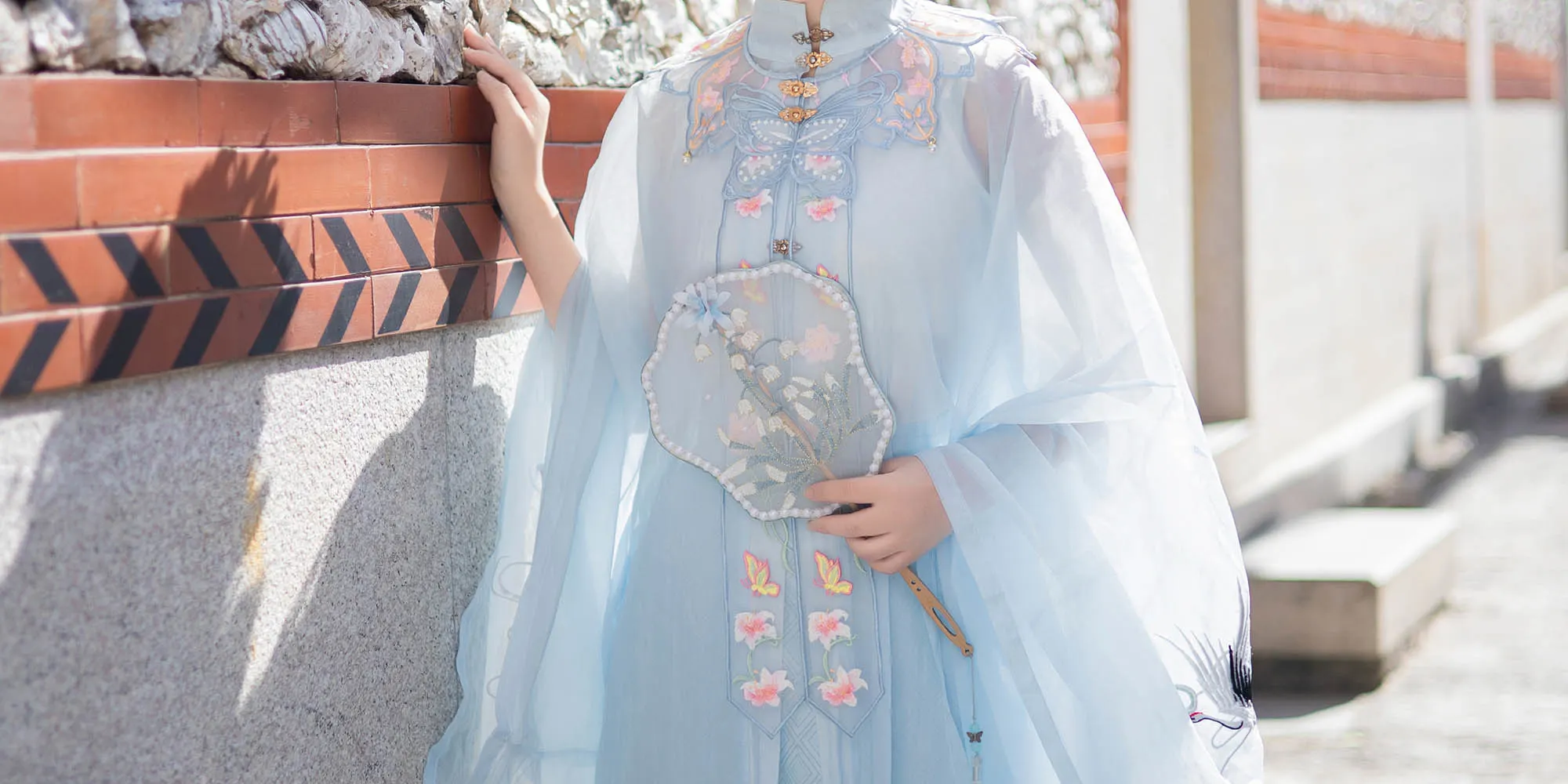在这里，您将享受到专业的浔埔女盘头发簪花服务