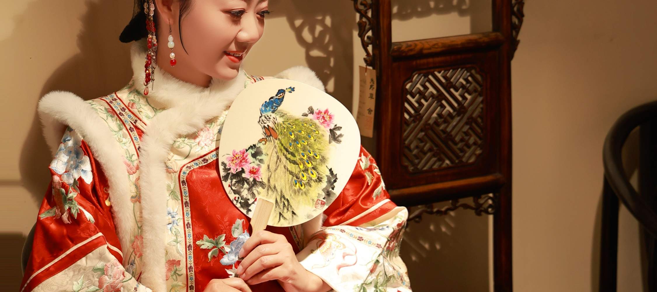 Trajes de la dinastía Qing y té de la tarde antiguo, fotografía exclusiva de escenas interiores y experiencia de caligrafía - Eatwith