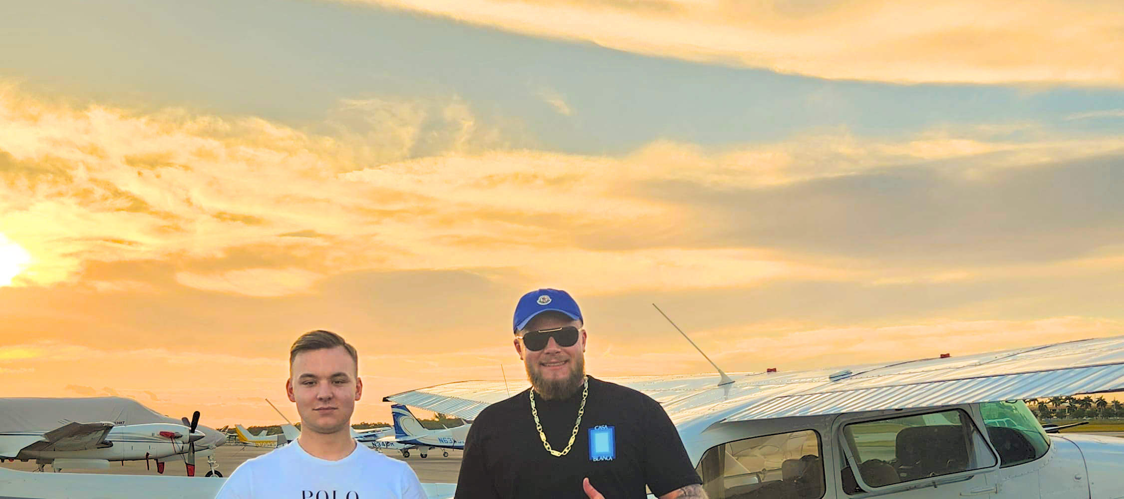 Индивидуальный VIP-тур на самолете над Майами с шампанским