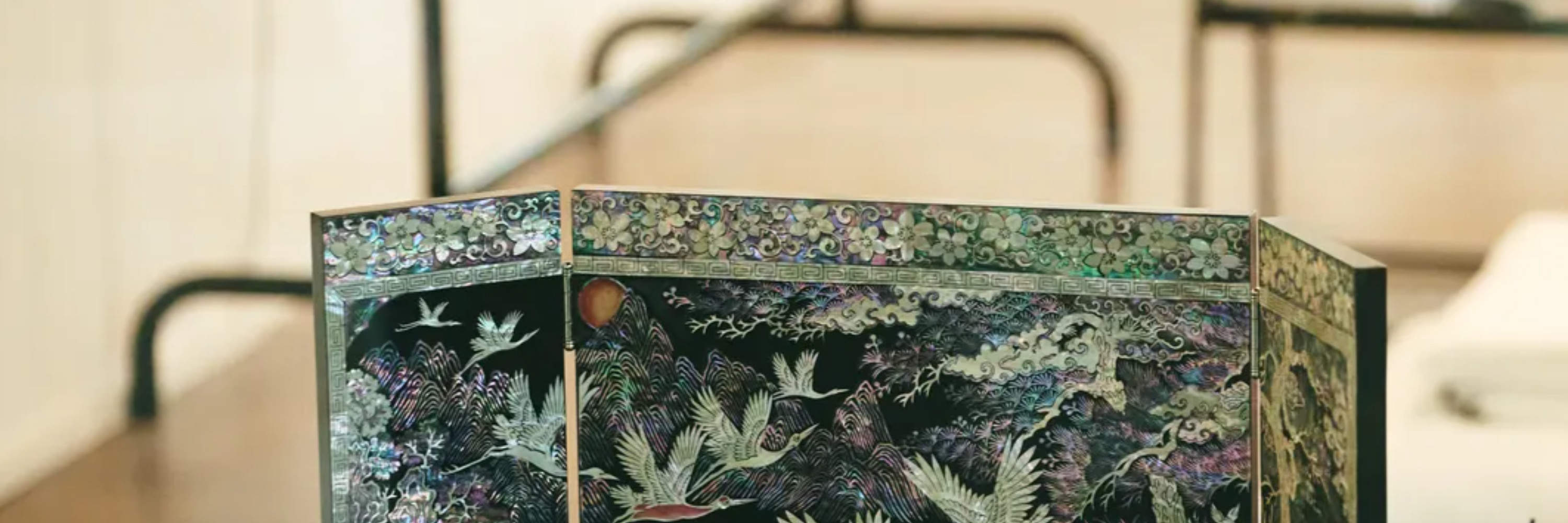 让韩国艺术之美环绕着您——用温和、治愈的能量滋养您的肌肤和精神。