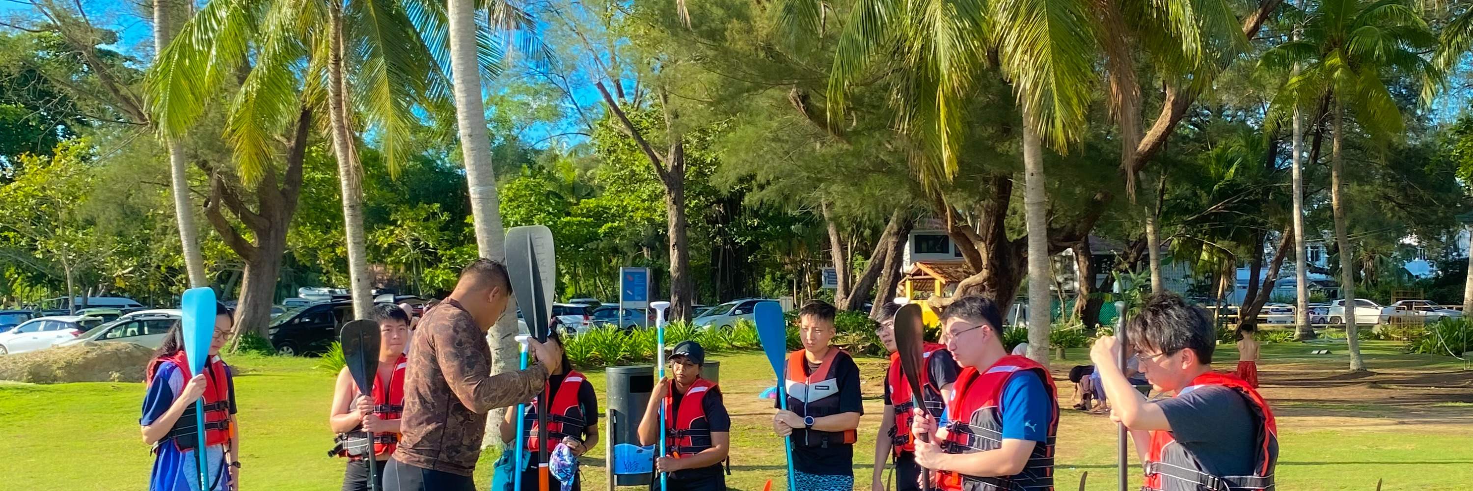 Hướng dẫn và phổ biến an toàn từ hướng dẫn viên trước khi ra khơi