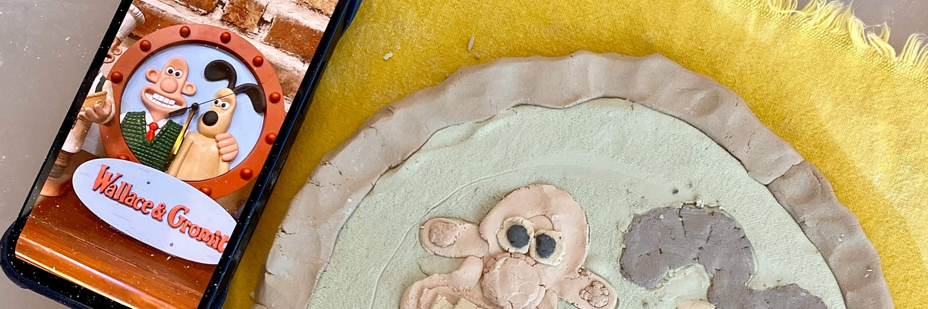 Тарелка из цветной глины