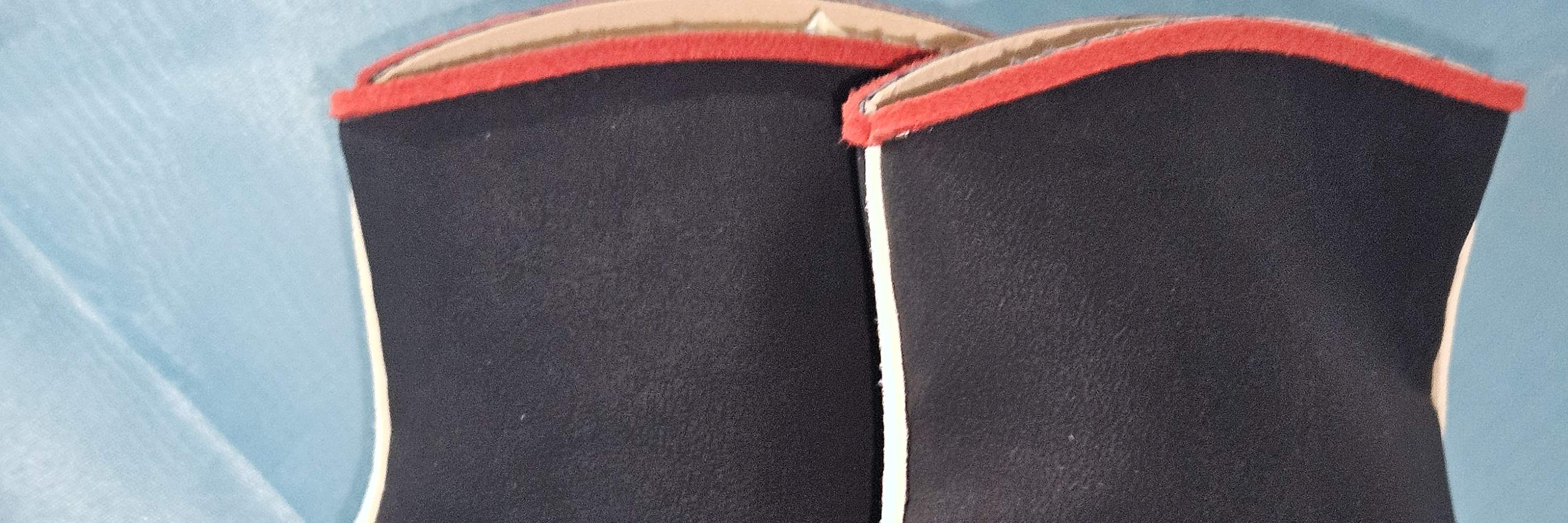 Bộ dụng cụ làm giày mini Hàn Quốc
Bạn đã bao giờ nhìn thấy những đôi giày này trong một cung điện hoàng gia Hàn Quốc chưa?
Hãy tự tay làm những đôi giày từng được các quan lại trong cung điện mang!