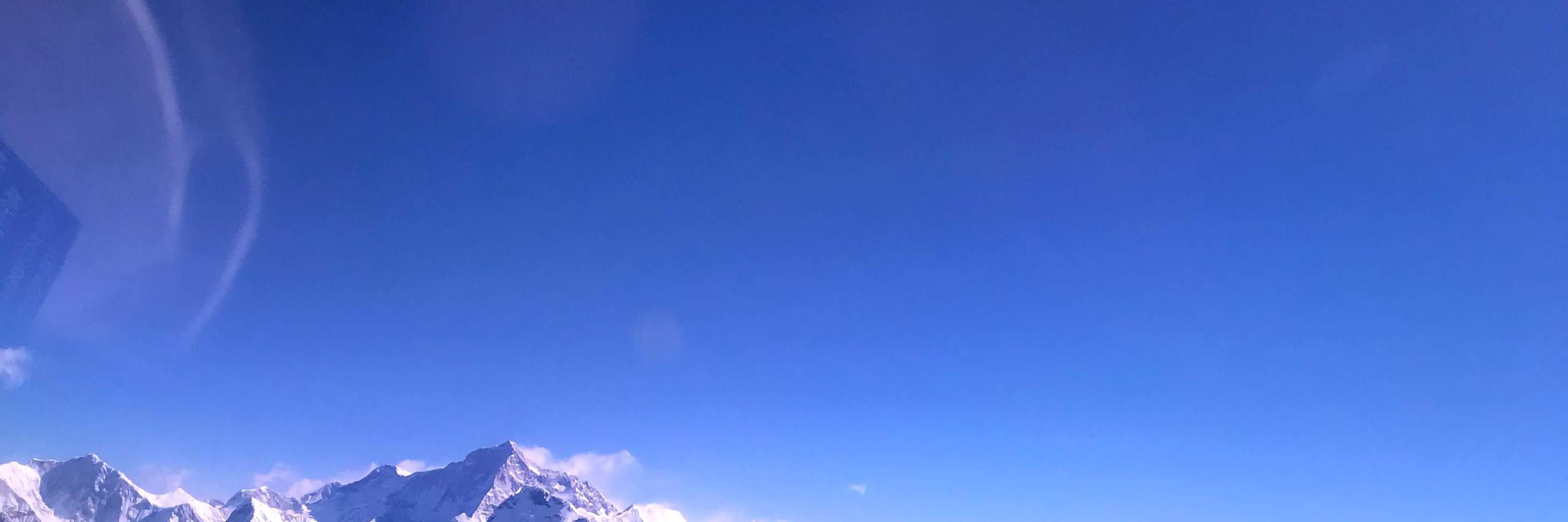 Pemandangan Gunung dari Tingkap Kapal Terbang