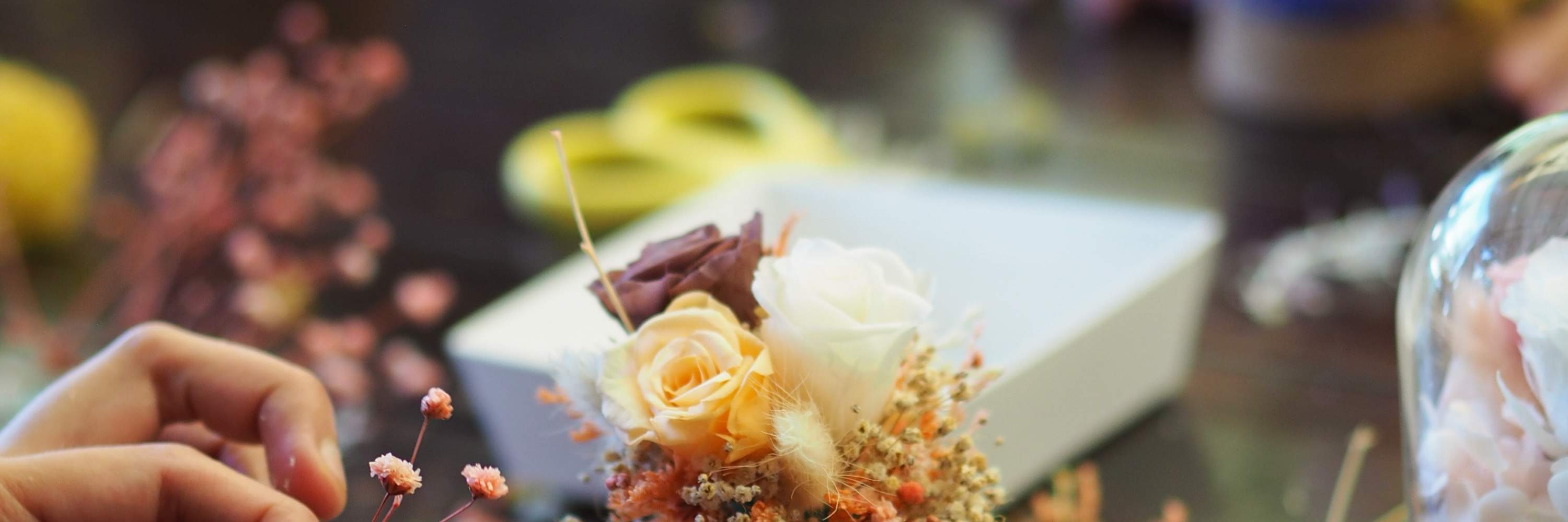 Atelier de dôme de fleurs préservées à Singapour par J2 Terrarium