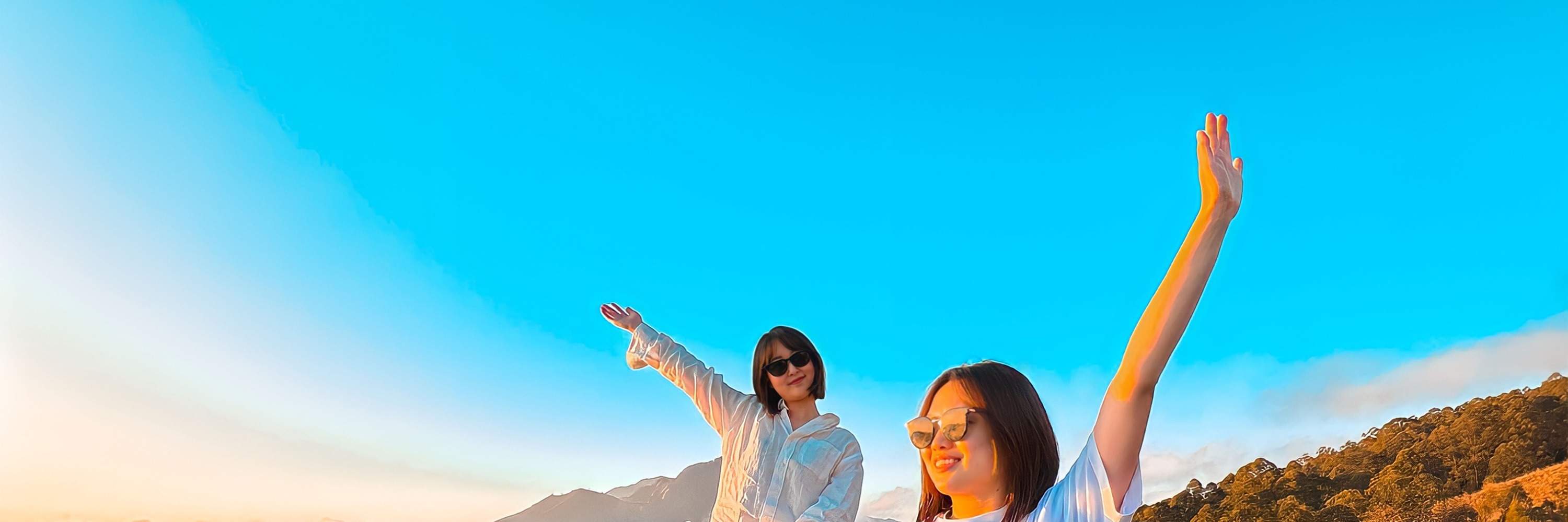 지프를 탄 커플