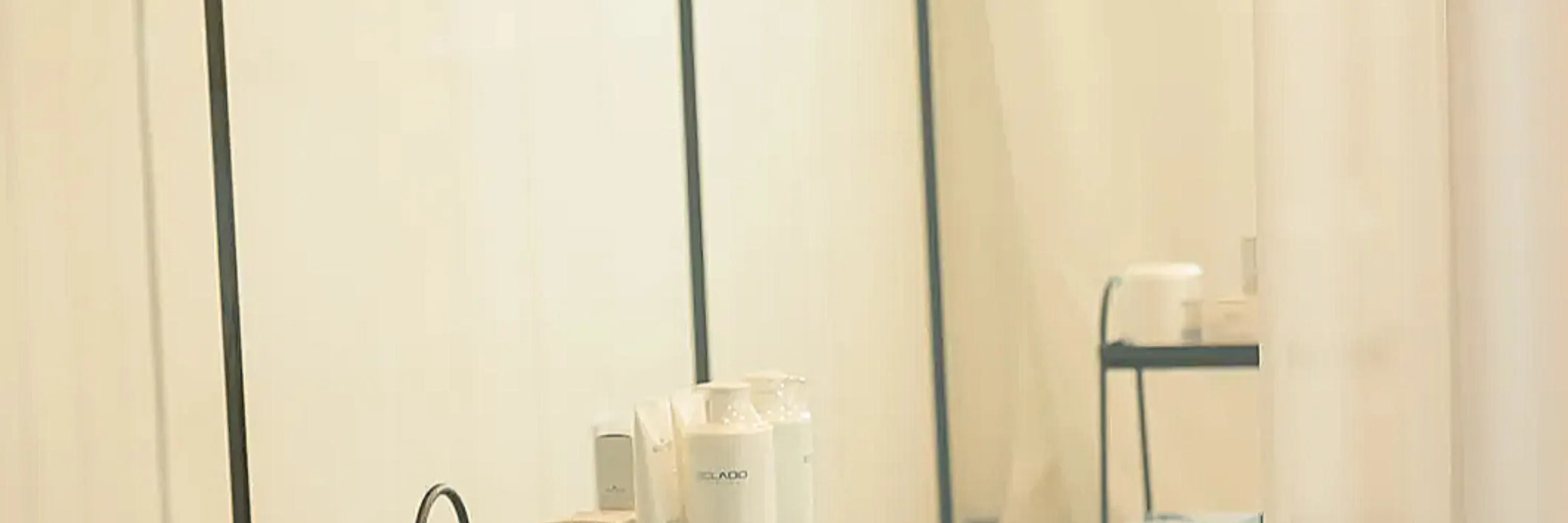 治疗在私人空间进行，最多可容纳四位客人一起享受体验。