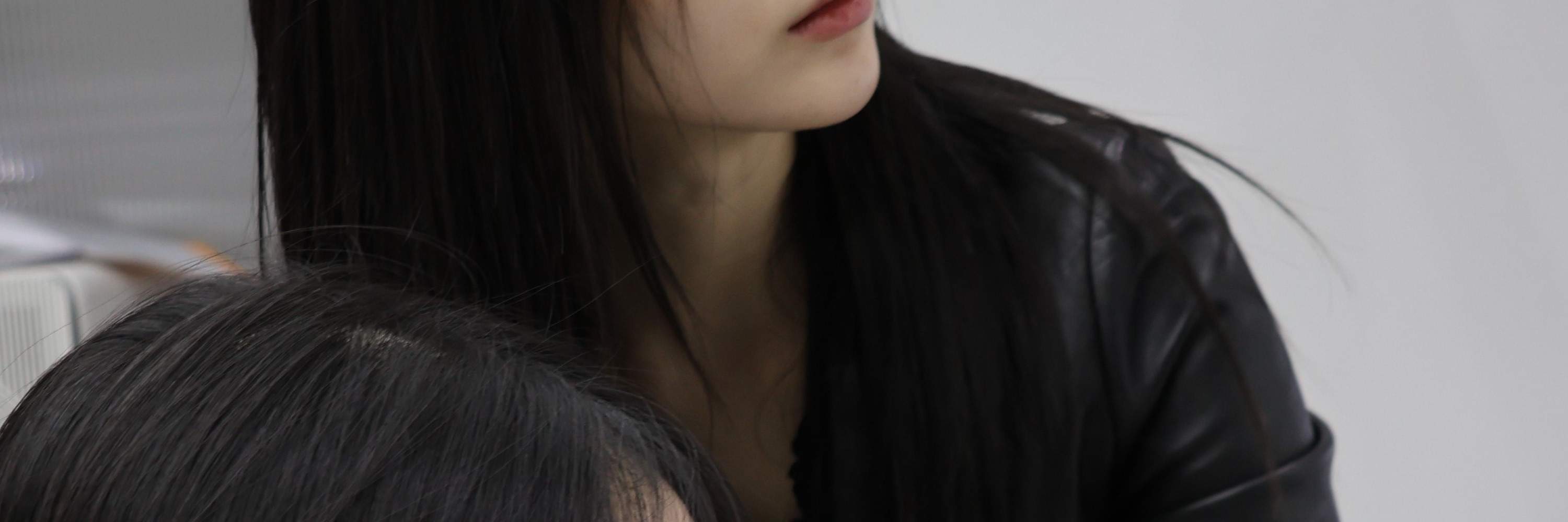 Collaboriamo con stilisti professionisti che si consultano attentamente con te per capire il look e l'estetica che desideri. Vog Hair è qui per aiutarti a raggiungere il tuo stile migliore.