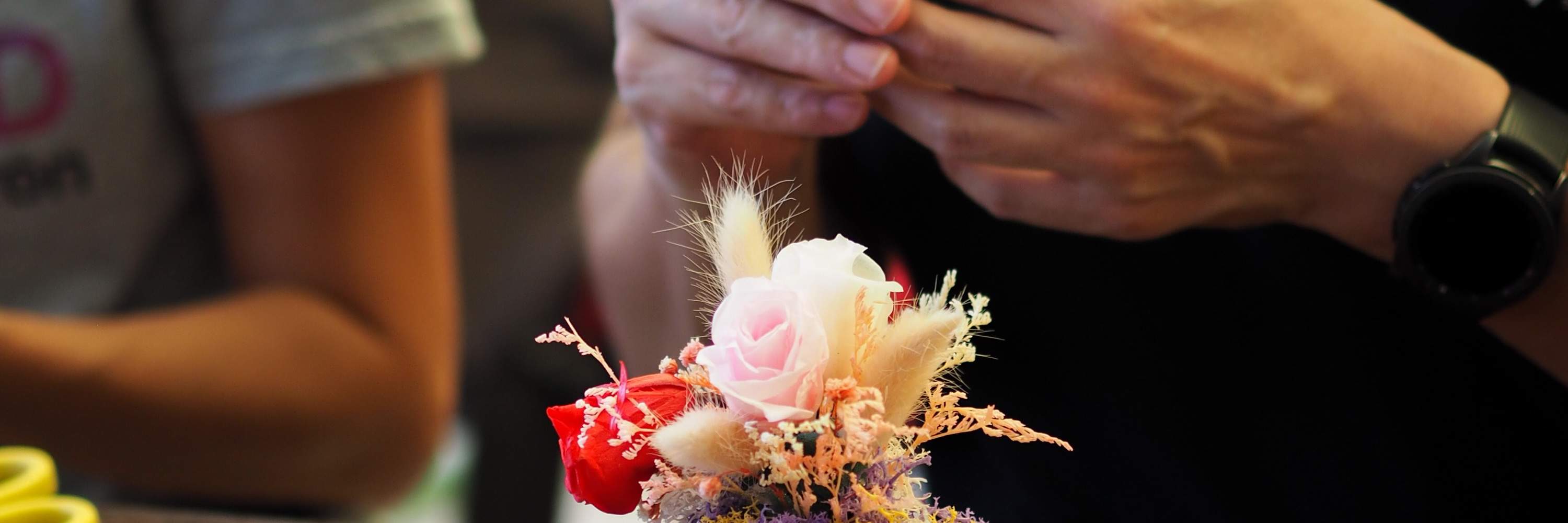 Atelier de dôme de fleurs préservées à Singapour par J2 Terrarium