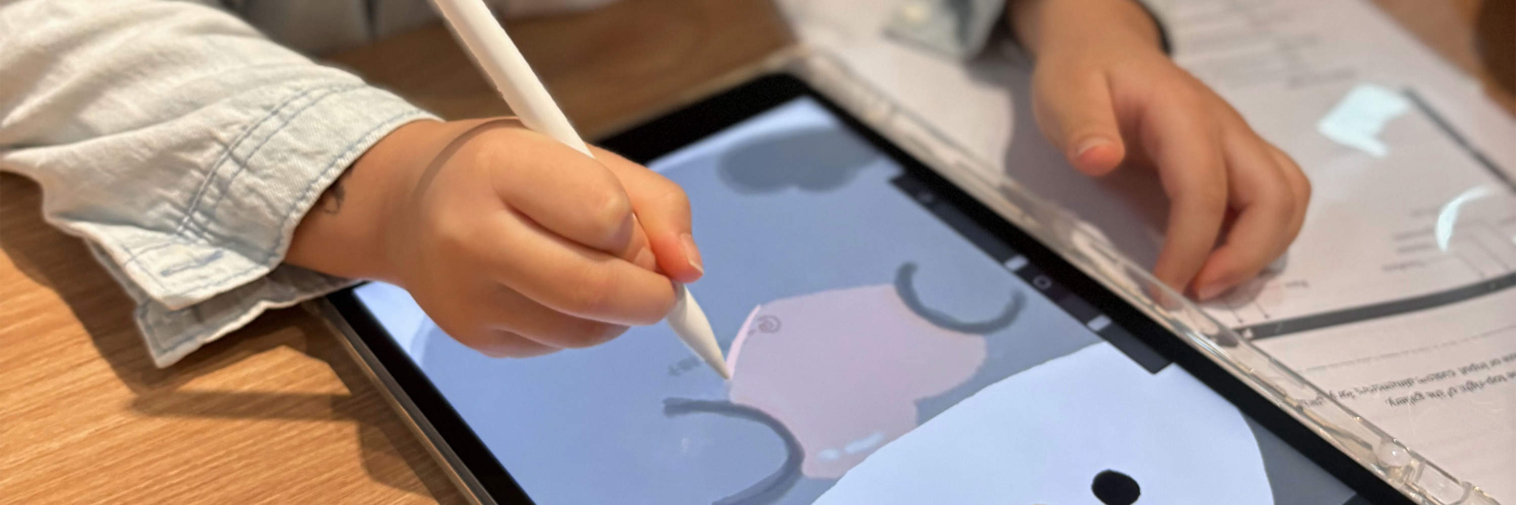 从五款时尚包款中选择，打造你的专属设计划布。