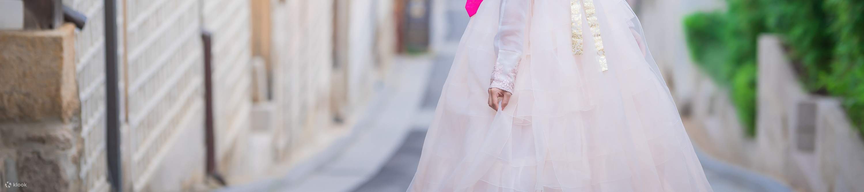 Sewaan Hanbok Seohwa di Gyeongbokgung
