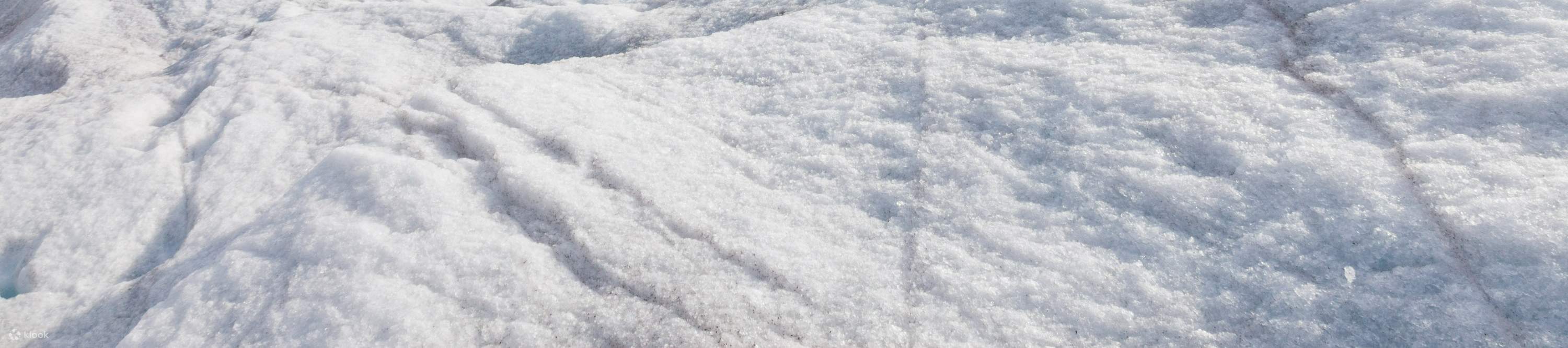 Formations de glace et crevasses sur le glacier Tasman
