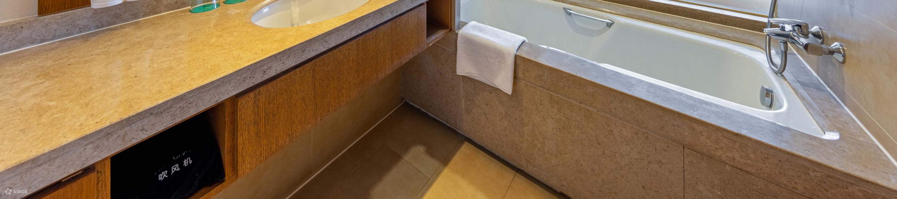 長白山萬達錦華度假酒店住宿套餐（含早餐+滑雪+温泉+接送機）