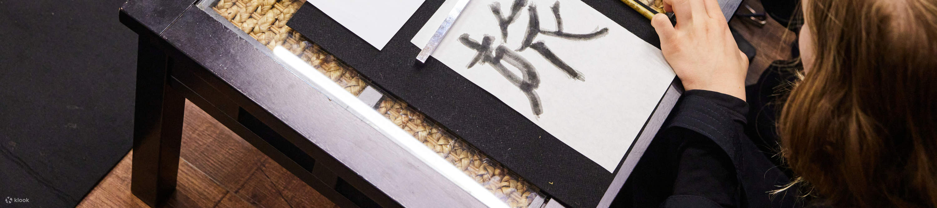 OsakaCastle Calligraphy Experience in Kimono/Interpretation